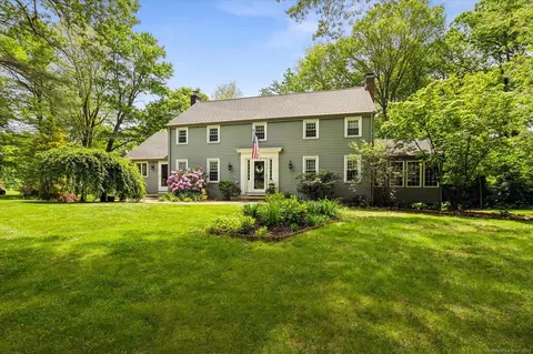 8 Buttonwood Dr, Simsbury, CT 06070
