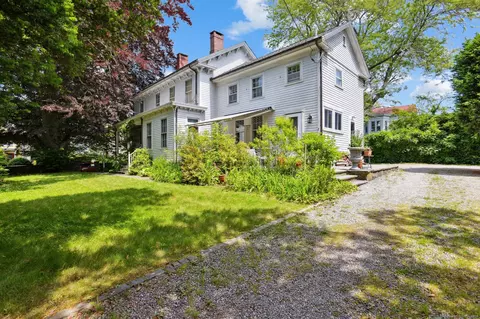 2 Summit St, Stonington, CT 06378
