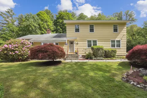 81 Park Rd, Woodbury, CT 06798