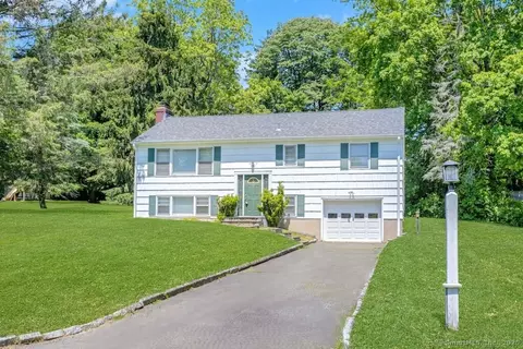 17 Soundview Rd, Ridgefield, CT 06877