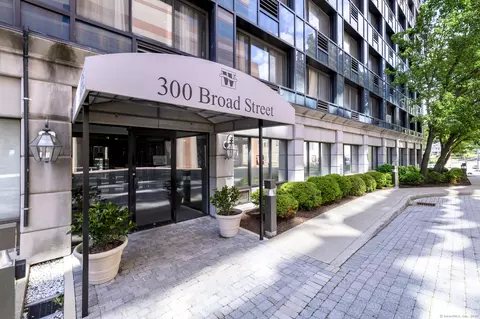 300 Broad St #402, Stamford, CT 06901