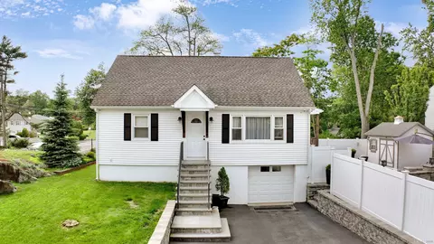 1 Freedman Dr, Norwalk, CT 06854