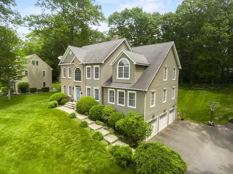 67 Melissa Ln, Prospect, CT 06712