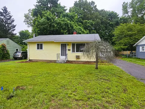 30 Hardwood Rd, Plainville, CT 06062