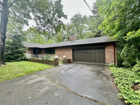 8 Lincoln Ave, West Hartford, CT 06117