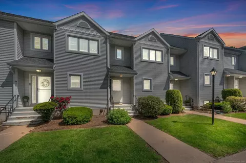 99 Oak Ridge Dr #99, Windsor Locks, CT 06096