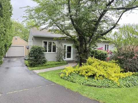 17 Edgecomb St, Hamden, CT 06517