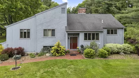 4 Meadow Xing, Simsbury, CT 06070