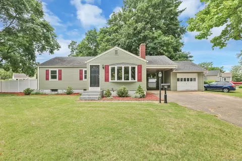 21 Enfield St, Windsor Locks, CT 06096