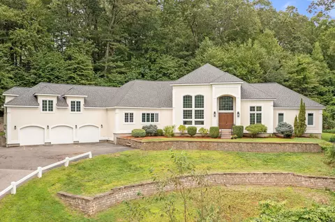 1485 Diamond Lake Rd, Glastonbury, CT 06033