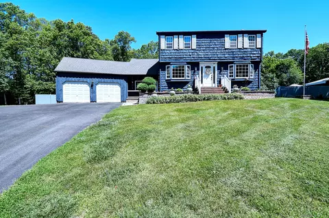 28 Maplewood Dr, Ellington, CT 06029