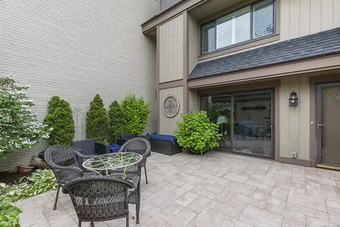 85 Viscount Dr #15C, Milford, CT 06460