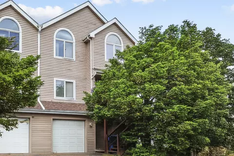 3 Jeffrey Alan Dr, Manchester, CT 06042