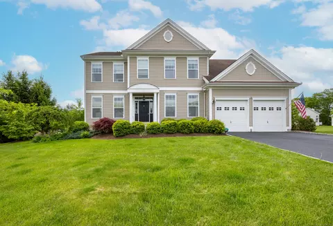 1 Independence Cir #1, Middlebury, CT 06762