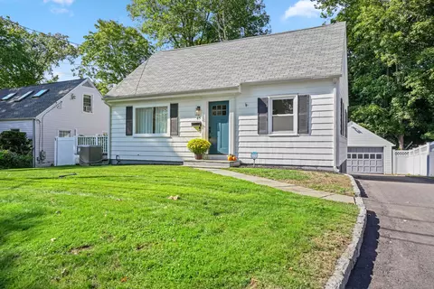 45 Coolidge Ave, Stamford, CT 06906