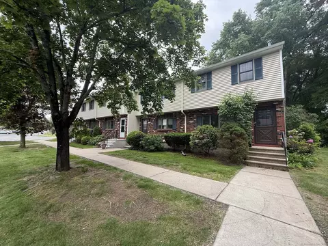 45 Brookside Vlg #45, Enfield, CT 06082