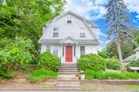 46 Chestnut St, Branford, CT 06405