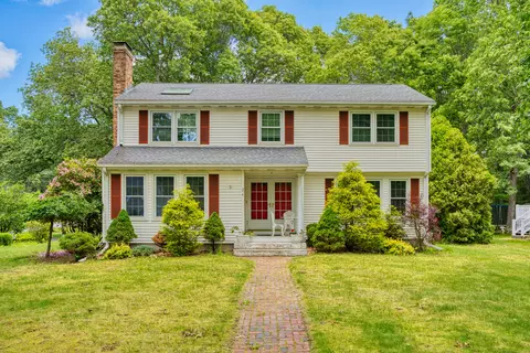 26 Lighthouse Hill Rd, Windsor, CT 06095