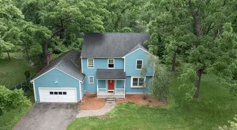 3 Jo Mar Dr, Sandy Hook, CT 06482