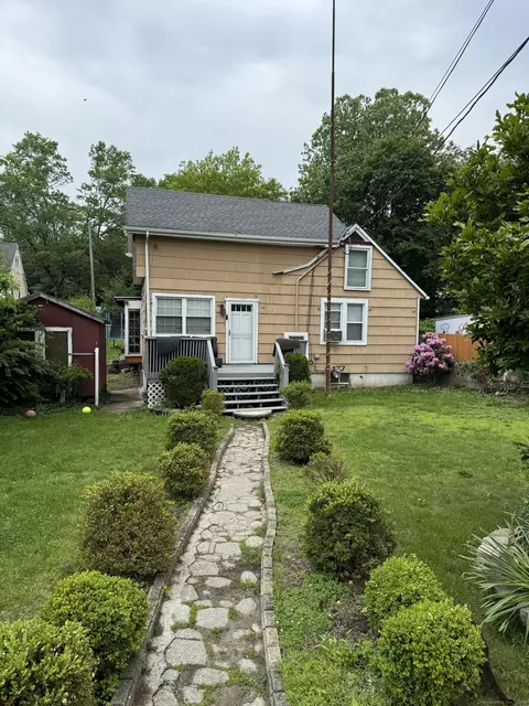 385 Chamberlain Ave, Bridgeport, CT 06606