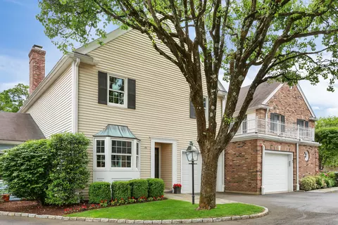 177 South Ave #6, New Canaan, CT 06840