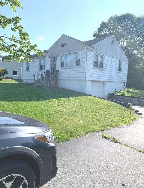 9 Hillcrest Ave, Ledyard, CT 06339