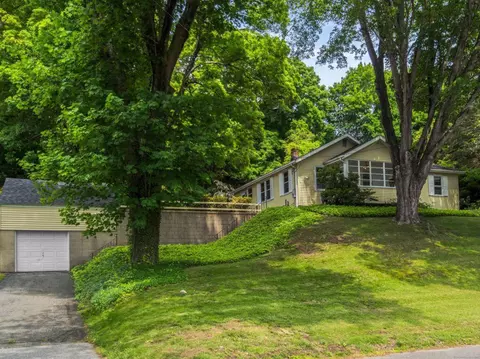 145 Main St, Ivoryton, CT 06442