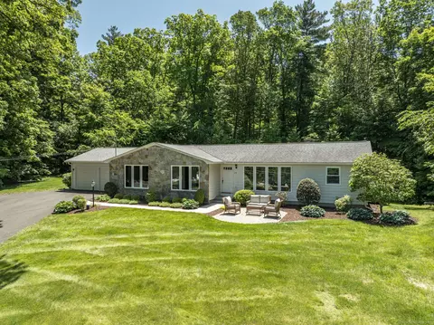 24 Sky Ridge Dr, Somers, CT 06071
