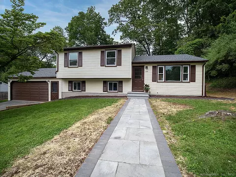 179 Anns Farm Rd, Hamden, CT 06518