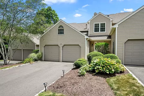 156 Governor Trumbull Way #156, Trumbull, CT 06611