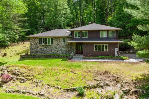 14 Old Bridge Rd W, New Fairfield, CT 06812