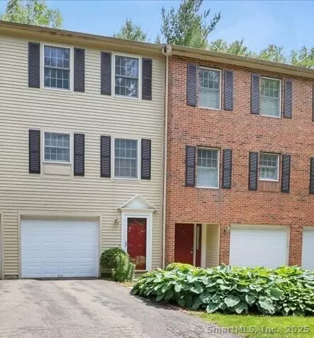 10 Crown Rdg #10, Newington, CT 06111