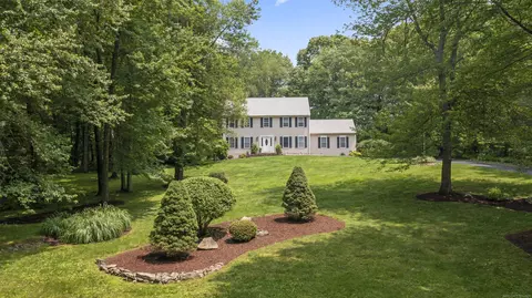 8 Stone Gate Dr, Sandy Hook, CT 06482