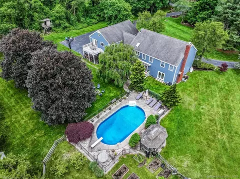108 Northwood Dr, Easton, CT 06612