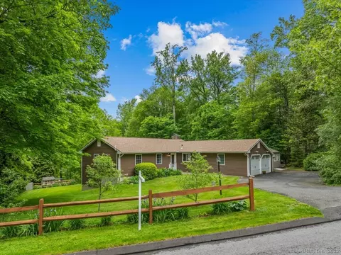 44 Perry Ln, Oxford, CT 06478