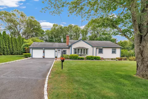 131 Ridgeview Ave, Trumbull, CT 06611
