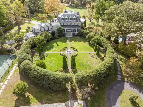 11 Mountain Spring Rd, Farmington, CT 06032