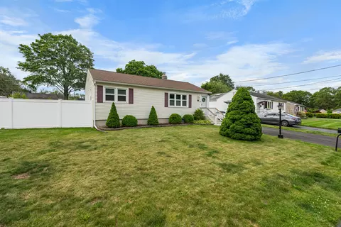 101 Woodvale Rd, West Haven, CT 06516