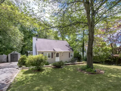 13 Joemar Rd, Norwalk, CT 06854