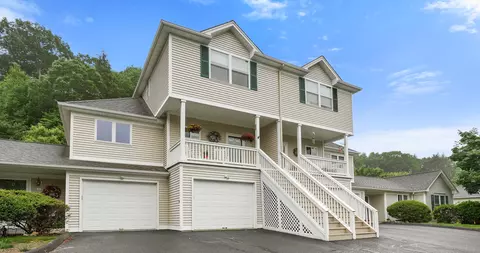 2 Turtle Spring Ln #2, Newtown, CT 06470