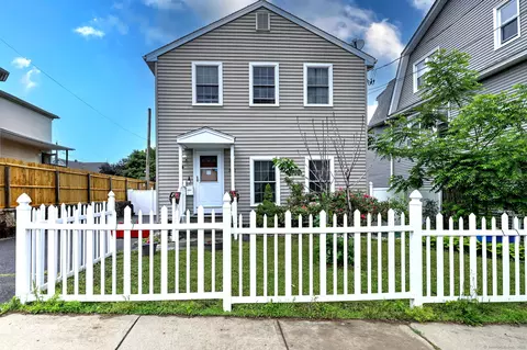 322 Greenfield St, Fairfield, CT 06825