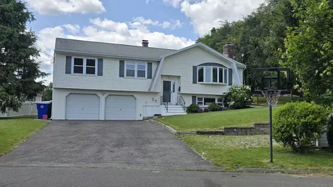 107 Emerson Dr, Stratford, CT 06614
