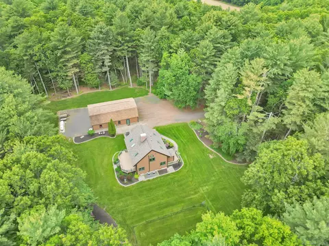 32 Rolocut Rd, Broad Brook, CT 06016