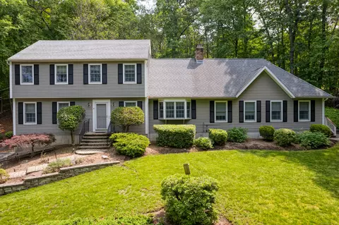 35 Whitethorn Dr, Guilford, CT 06437