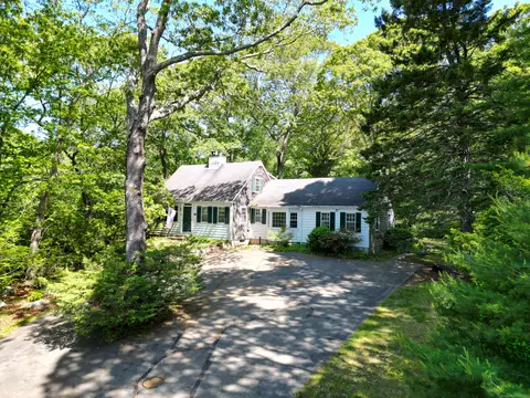121 Warren Ave, Mystic, CT 06355