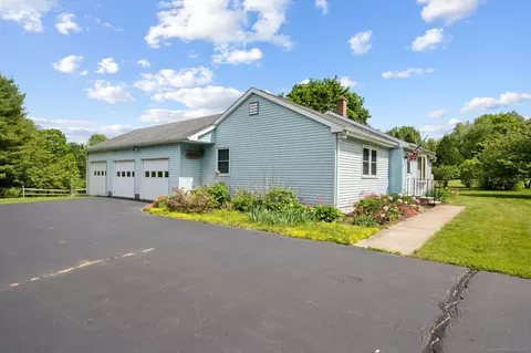 7 Wawecus Hill Rd, Bozrah, CT 06334