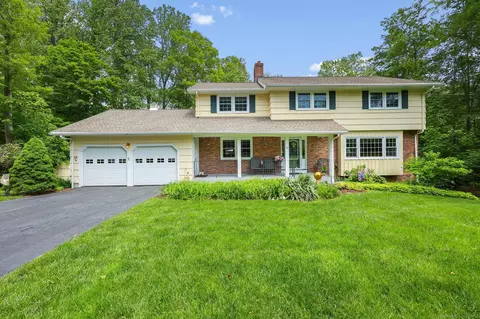 26 Dale Rd, Trumbull, CT 06611