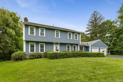 39 Munn Rd, Southbury, CT 06488