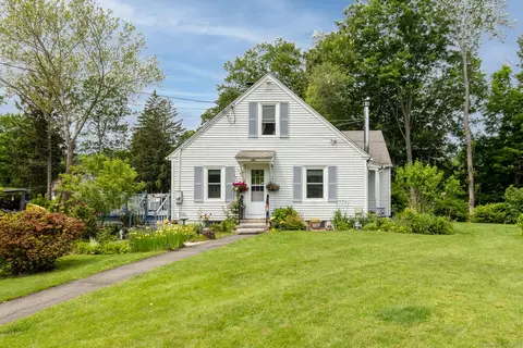 687 Beacon Valley Rd, Naugatuck, CT 06770