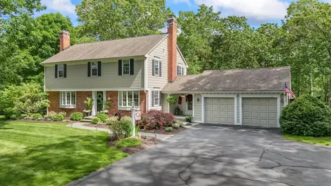 17 Stockade Rd, Simsbury, CT 06092